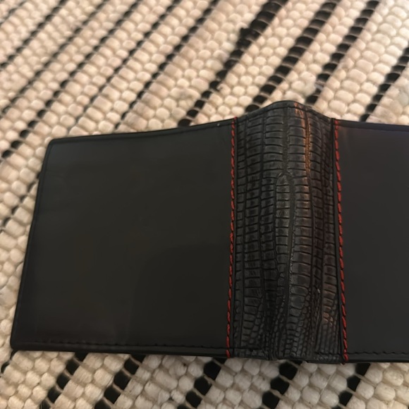 Guess Wallet - Picture 8 of 13